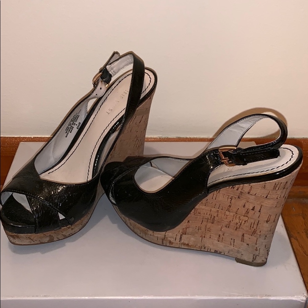 NINE WEST 🖤💫 patent leather wedges peeptoe